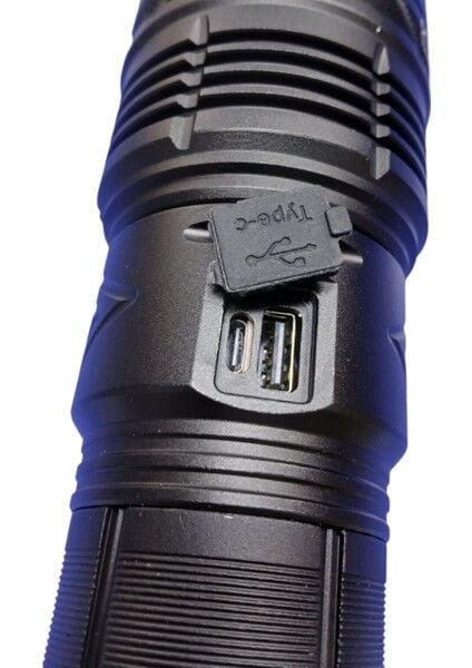 150W Ultra Güçlü Şarjlı LED El Feneri | 15.000 Lümen – 30.400 Mah Batarya V Yedek Pil – 2 Km Menzil – 4 Mod – Powerbank & Suya Dayanıklı – Çantalı